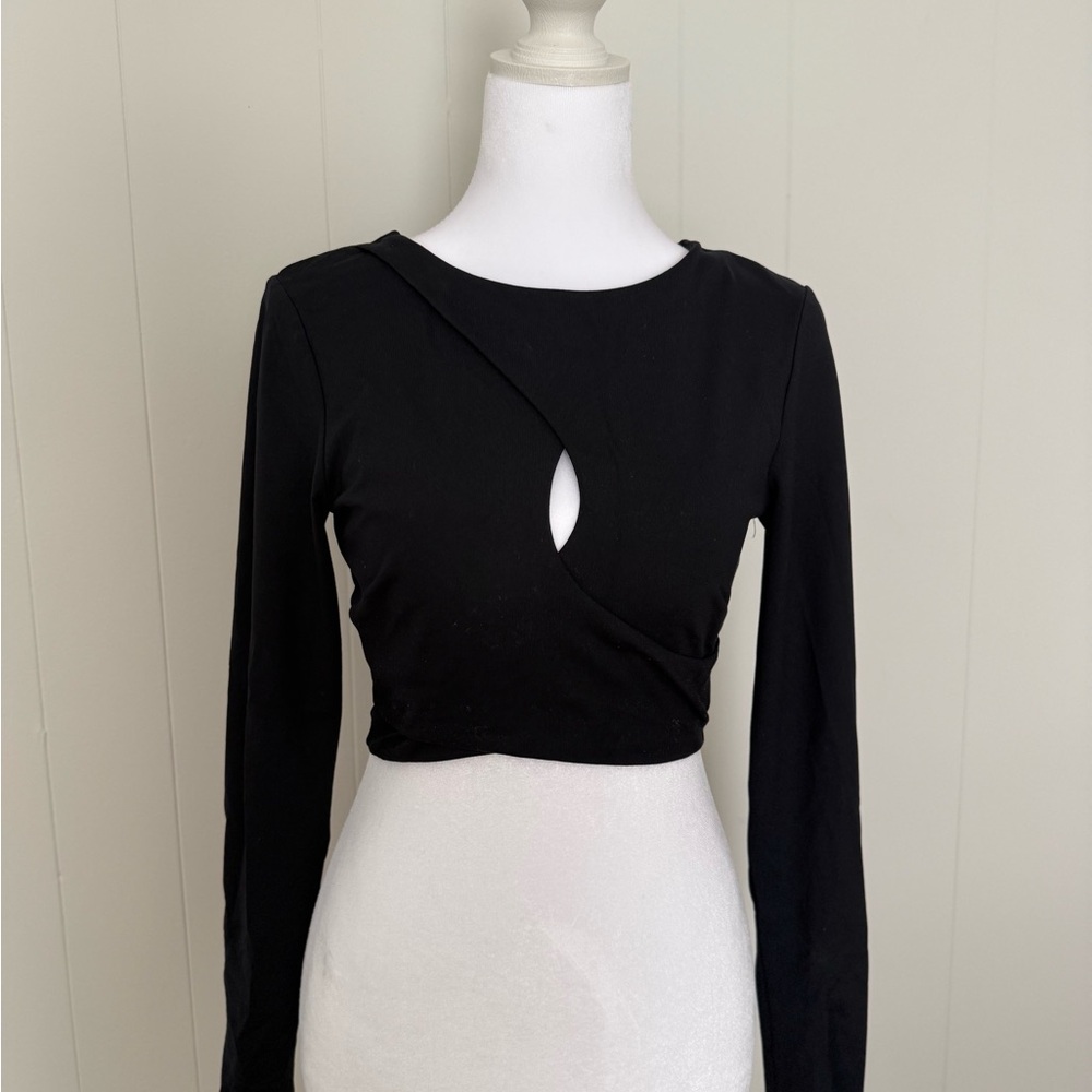 Long-Sleeve Black Cropped Twist Front Top